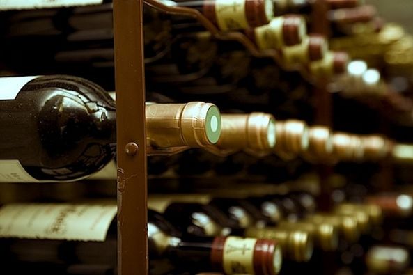 Bảo quản rượu vang là việc cần thiết để giúp cho những chai rượu giữ được hương vị thơm ngon nhất